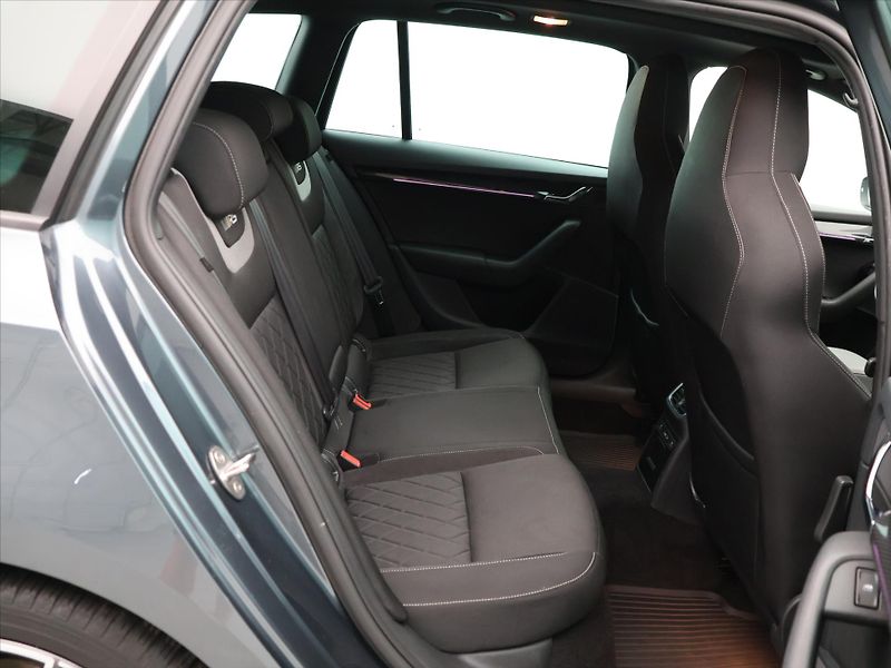 Škoda Octavia 2,0 TSI DSG RS245 LED Panorama - fotka 12 z 28