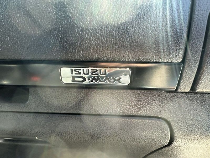 Isuzu Ostatní 1.9 Double Cab 4x4 LSE A/T - fotka 25 z 28