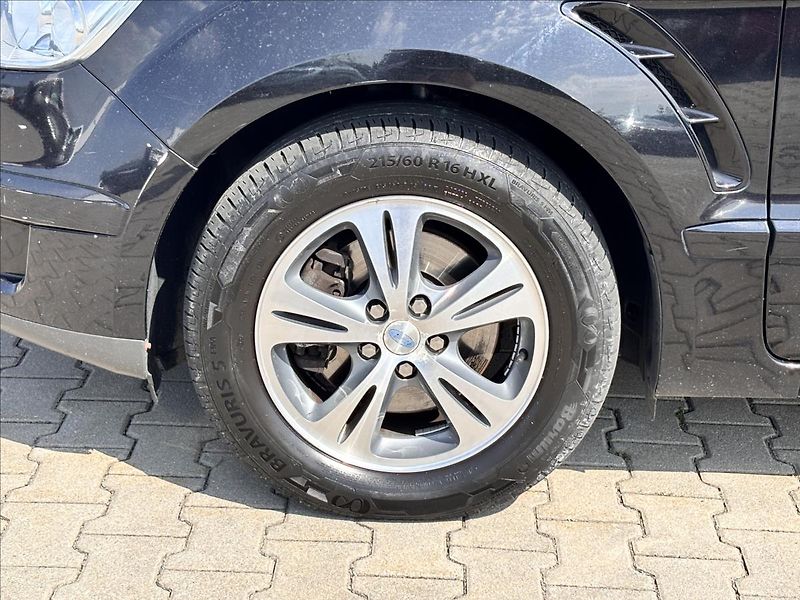 Ford S-MAX 2,0 TDCi 103kW Titanium 7 MÍST - fotka 9 z 24