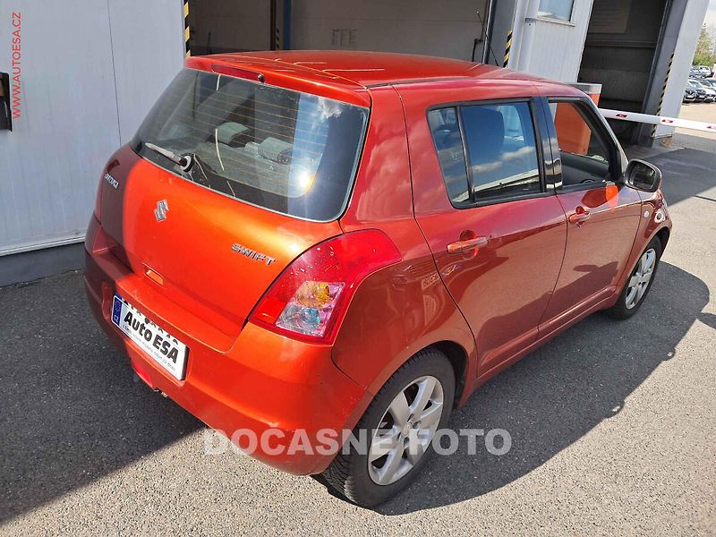Suzuki Swift (2009) 1.3i, ČR, AC, TZ - fotka 2 z 3