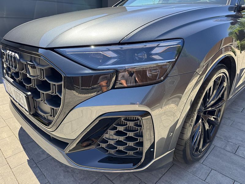 Audi Q8 (2025) 60TFSI e QUATTRO, B&O, Tažné  - fotka 18 z 38