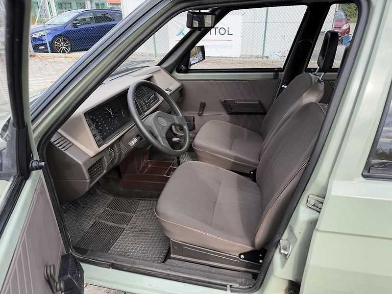 Škoda Favorit 1.3 46 kW 136 L - fotka 6 z 16