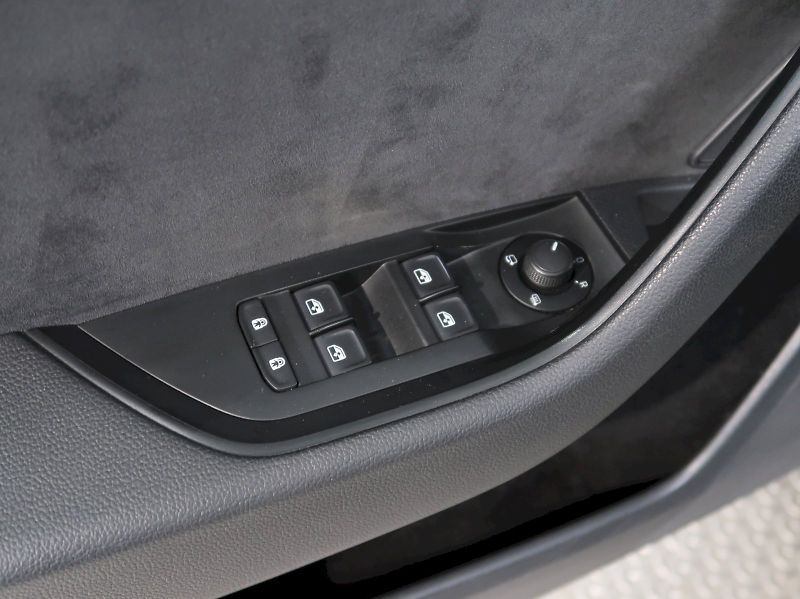 Škoda Superb (2018) SPORTLINE 2.0TDI 140KW CANTON - fotka 36 z 41