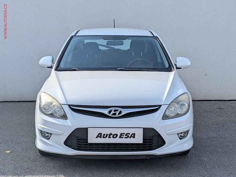 Hyundai i30 (2009) 1.6CRDi, ČR, Klima - fotka 2 z 14