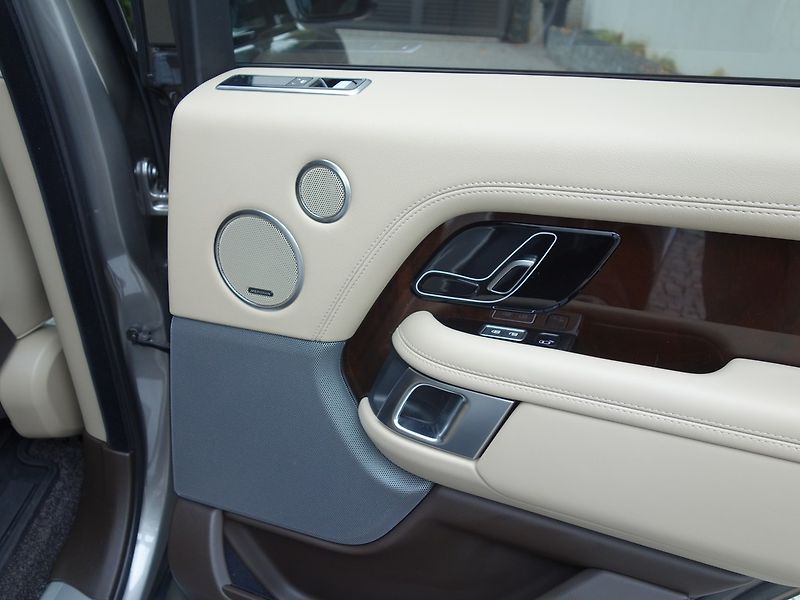 Land Rover Range Rover (2021) D300*VOGUE*50000KM*REZERVACE!! - fotka 45 z 50