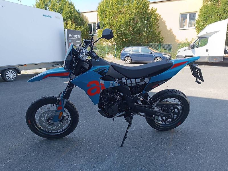 Aprilia SX 125 (2026) Tarantula Blue (sleva 16.000.- - fotka 4 z 10