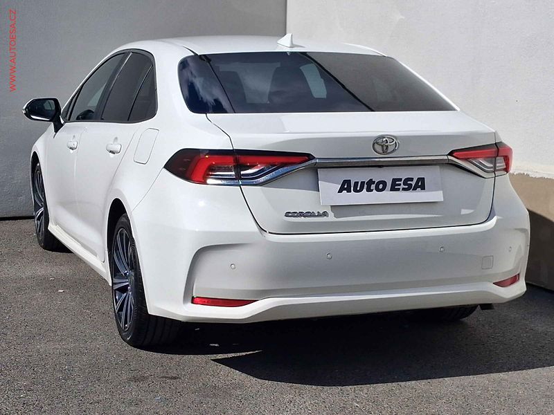 Toyota Corolla (2023) 1.5i, 1.maj,ČR, Dynamic, LED - fotka 6 z 20