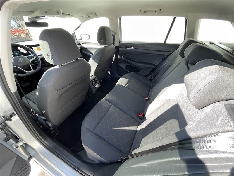 Volkswagen Golf 1,5 eTSI DSG Life  Variant - fotka 16 z 23