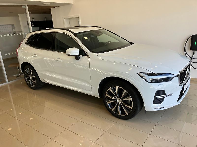 Volvo XC60 B4 FWD Momentum PRO AT8 - fotka 2 z 47