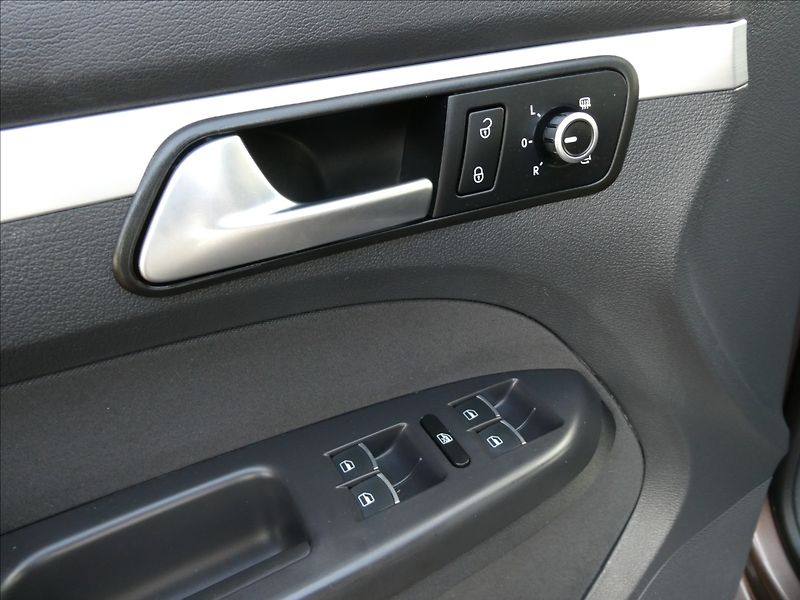 Volkswagen Touran 1,6 TDi 77kW CUP,7.míst,naviga - fotka 31 z 46