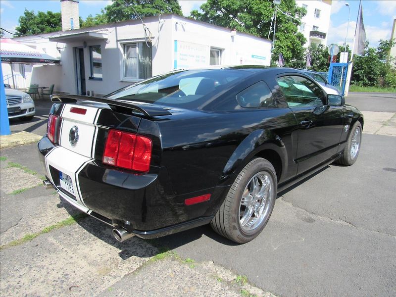 Ford Mustang 4,6 L V8 GT 224kW - fotka 6 z 29