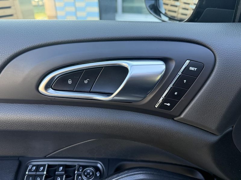 Porsche Cayenne 3.0 D Platinum Edition - fotka 25 z 42