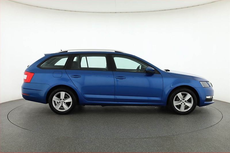 Škoda Octavia (2019) Style Plus 1.5 TSI, Navi - fotka 6 z 21