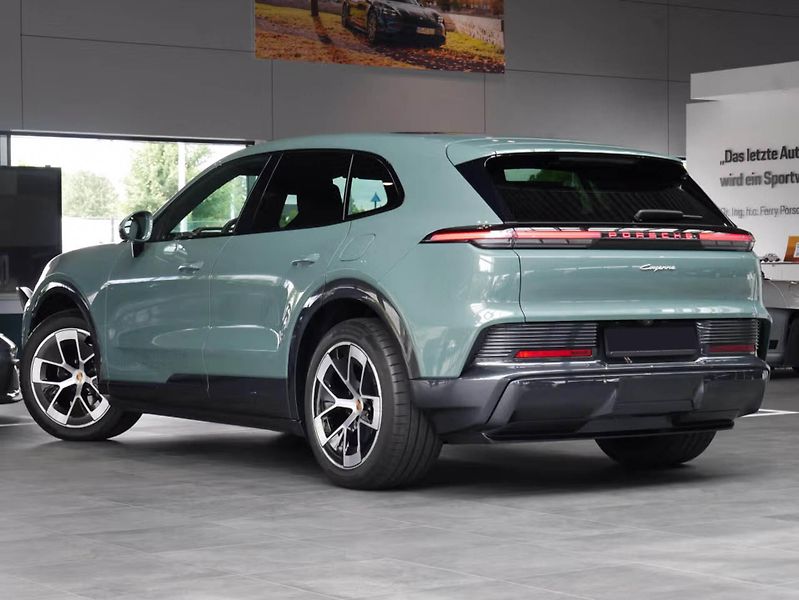 Porsche Cayenne Electric Pano HuD 360 Chrono T - fotka 5 z 22
