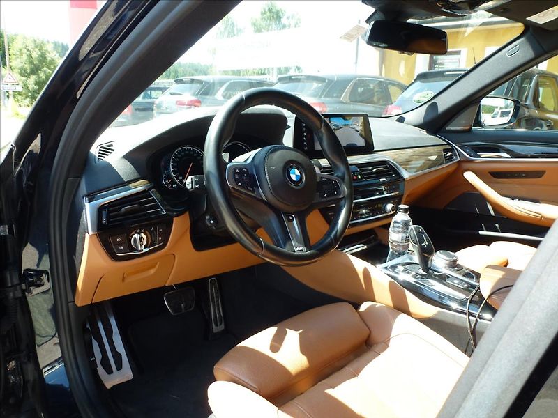 BMW Řada 5 3,0 D X-Drive M-Paket  Carbon - fotka 18 z 62