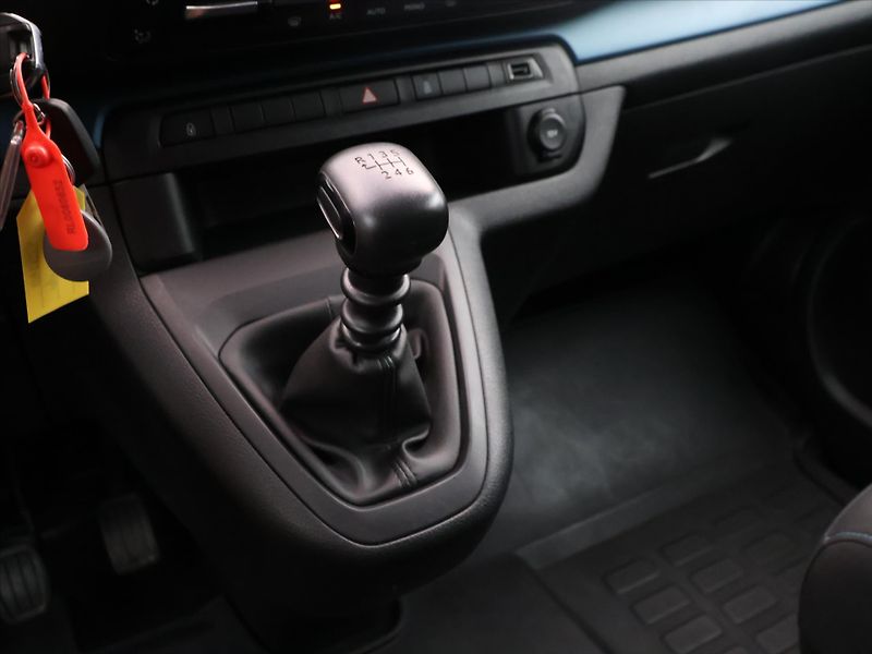 Peugeot Traveller 2,0 HDI 110kW CZ Navi 8-Míst - fotka 23 z 31
