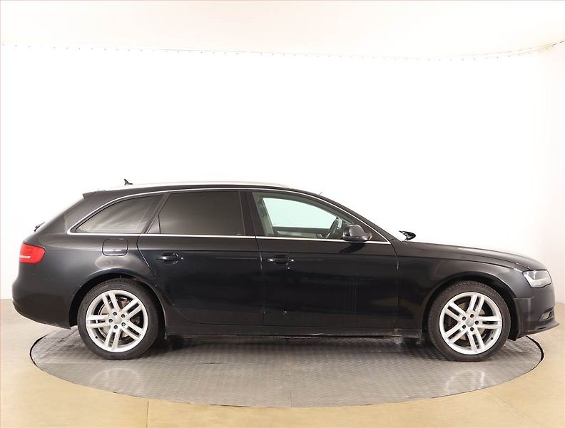 Audi A4 (2012) 2.0 TDI, Navi, Tempomat - fotka 6 z 16