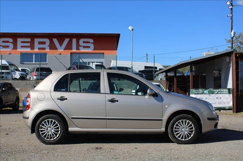 Škoda Fabia 1,4 i 16V  2.maj.,ČR,92.077km - fotka 4 z 19
