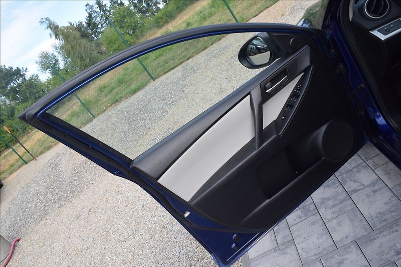 Mazda 3 1,6 i 77KW VÝHŘEV NOVÁ STK - fotka 26 z 47