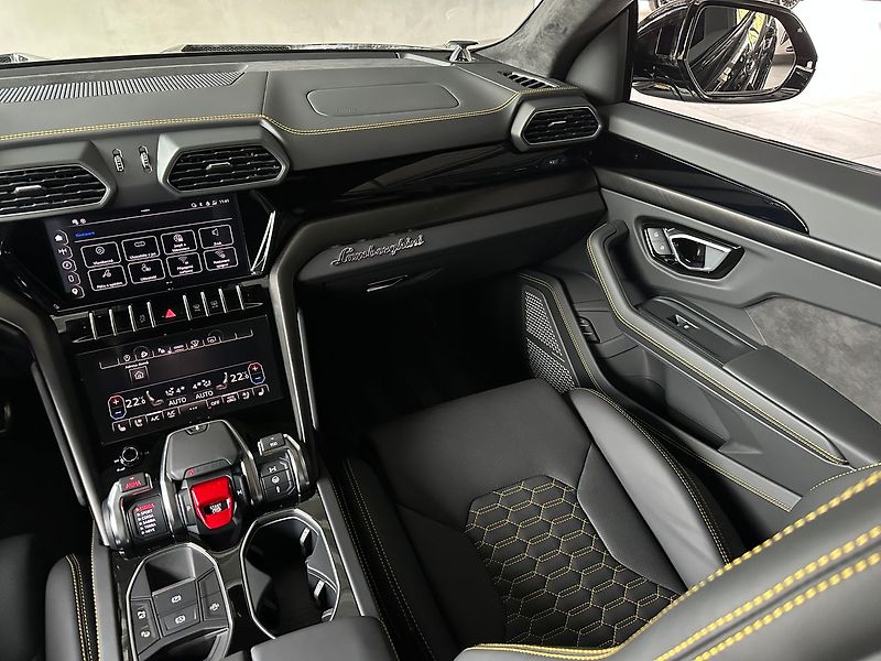 Lamborghini Urus Novitec Wide Body Kit, Masáž - fotka 51 z 51