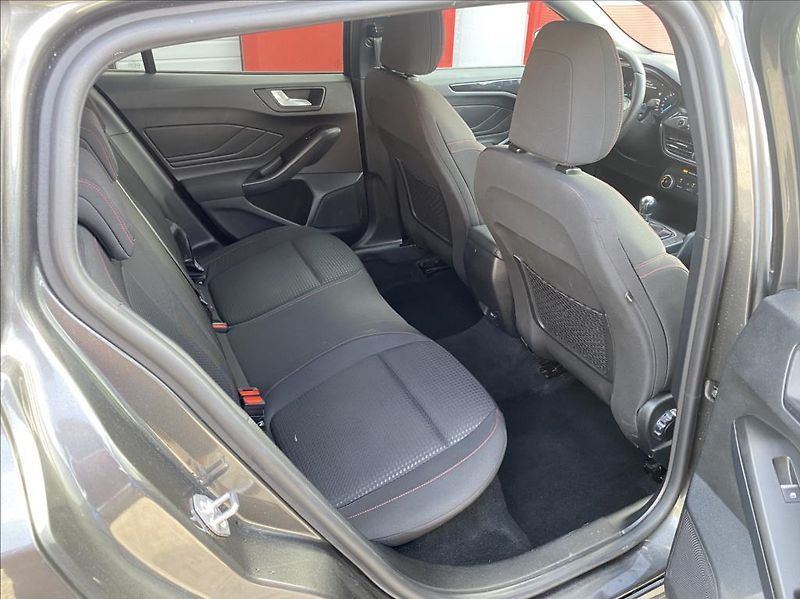 Ford Focus 1,5 TDCi  ST-line / záruka - fotka 16 z 42