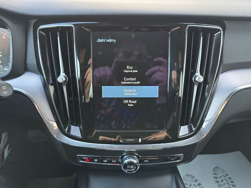 Volvo V60 184kW B5 4x4 CROSS COUNTRY - fotka 17 z 50