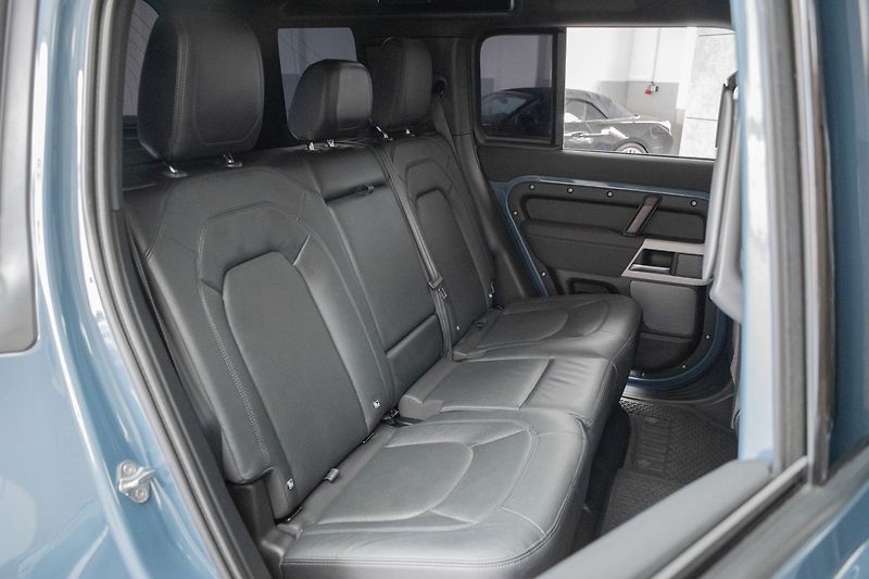 Land Rover Defender 110 D300 SE *ZÁRUKA*TAŽNÉ*ČR* - fotka 14 z 55