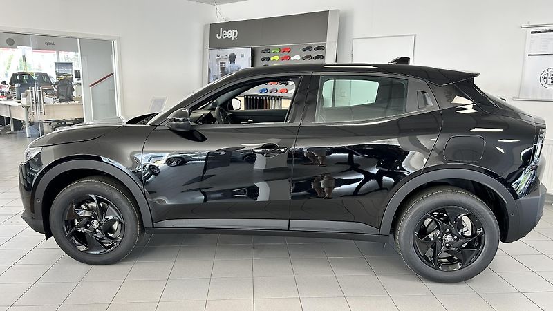 Alfa Romeo Junior 1.2T 145k Ibrida  - fotka 5 z 15