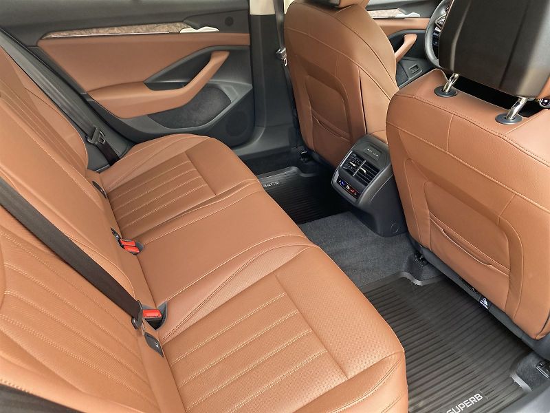 Škoda Superb (2025) Combi 2.0 TDI 4x4 DSG L&K - fotka 11 z 42