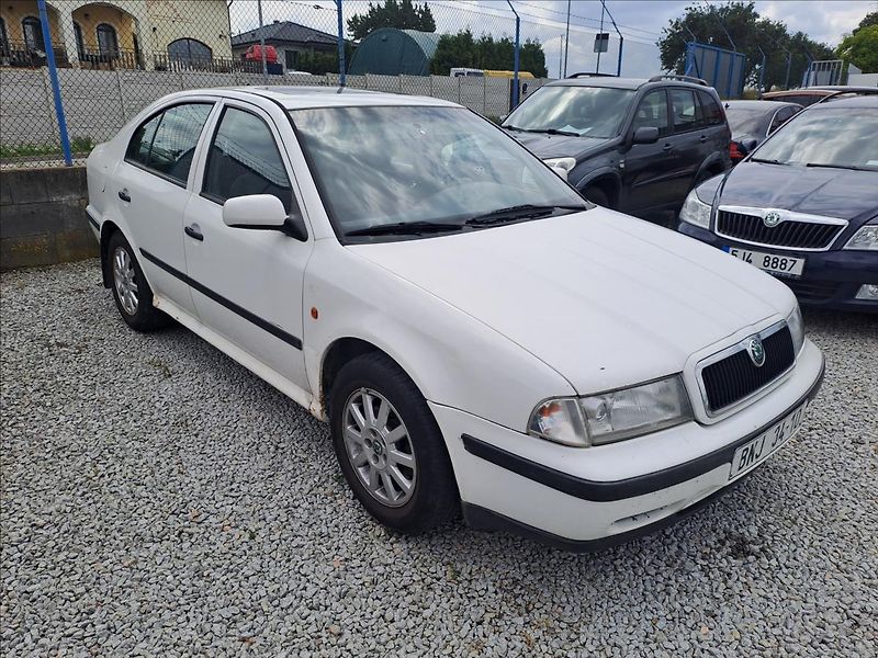 Škoda Octavia 1,9 TDI - fotka 2 z 12
