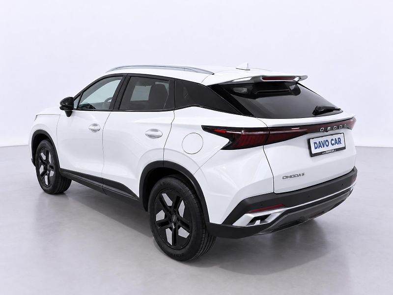 Omoda 5 1,6 TGDI 108kW 7DCT Premium CZ - fotka 5 z 27