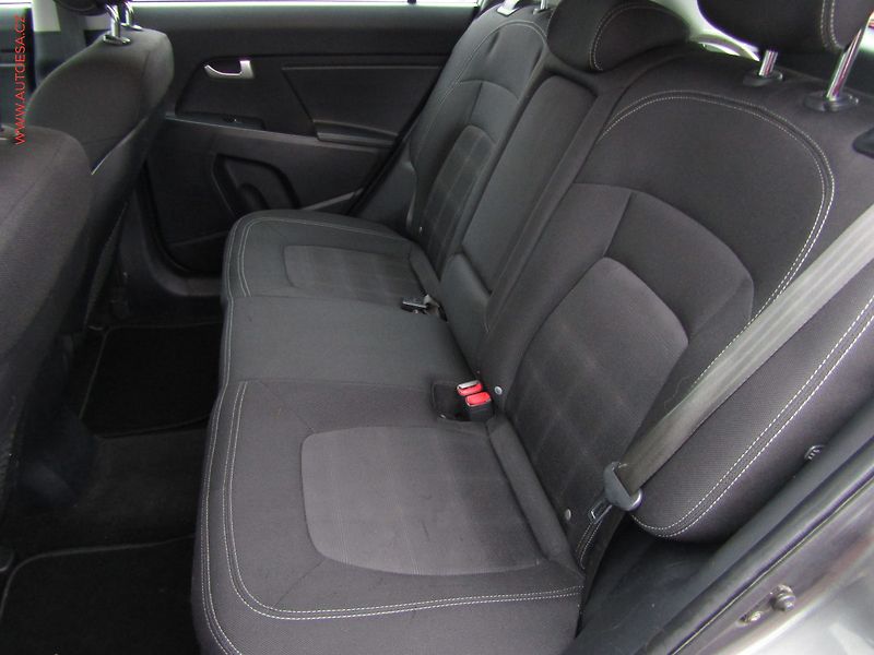 Kia Sportage (2011) 1.7CRDi, ČR, AC, park.asist - fotka 9 z 12