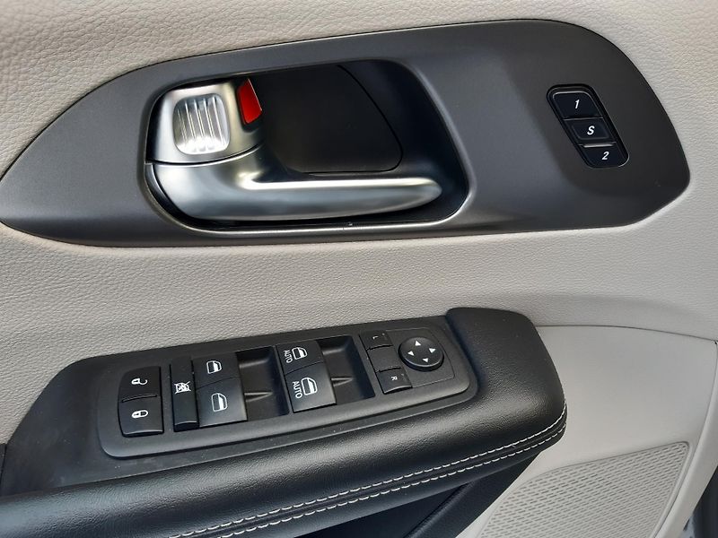 Chrysler Pacifica (2022) 3,6L V6, 7míst, kůže, servis - fotka 21 z 46