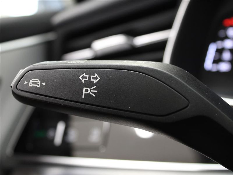 Audi Q7 3,0 50TDi S-Line 45tkm. 1.maj. - fotka 21 z 28
