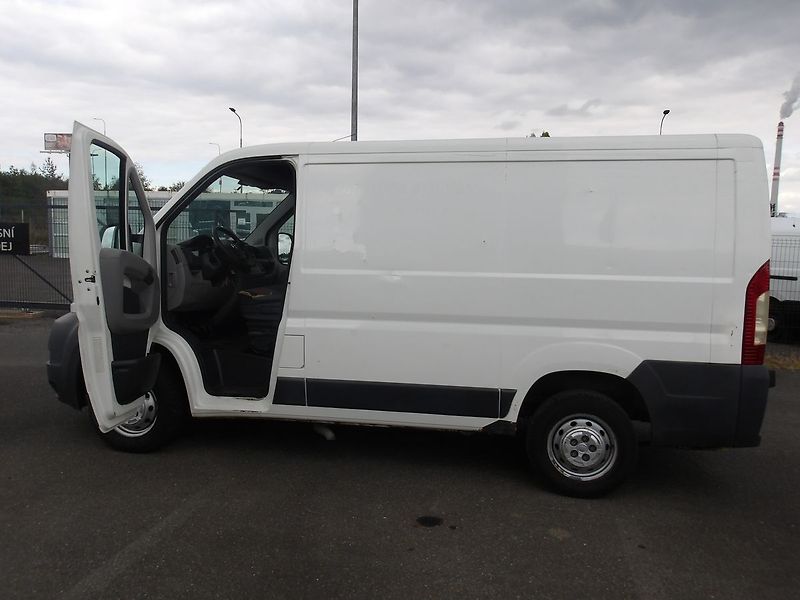 Peugeot Boxer 2,2JTD 1.MAJ.! NAJ.122000km !! - fotka 13 z 31