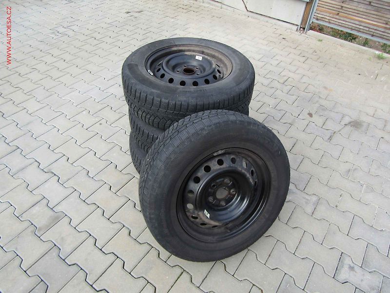 Toyota RAV4 (2007) 2.2. D-CAT 4x4, AC, kůže - fotka 22 z 23