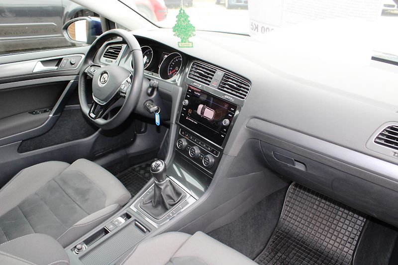 Volkswagen Golf (2017) REZERVACE - fotka 14 z 15