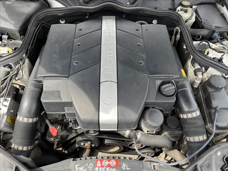Mercedes-Benz Třídy E 3,2 i E320 AUT 165KW 4MATIC AC - fotka 29 z 34