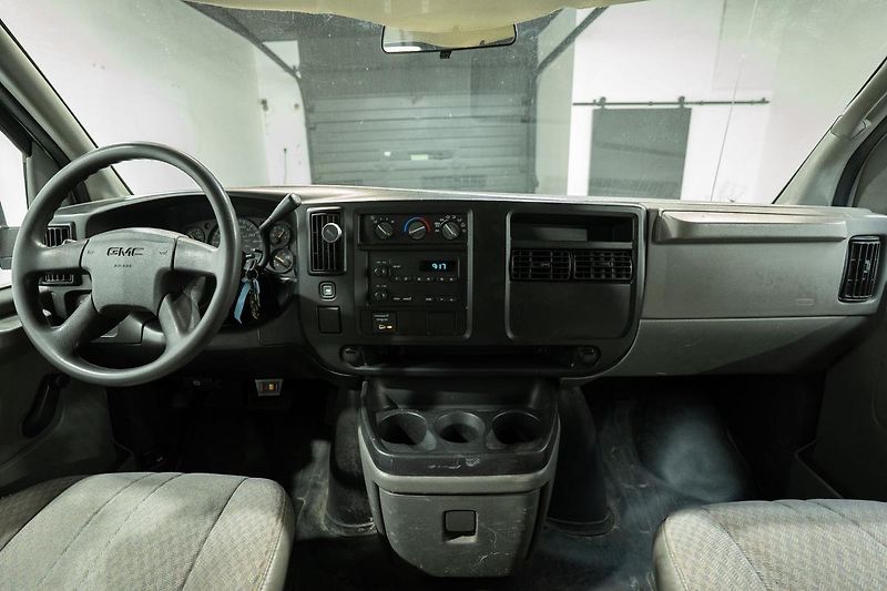 GMC Savana 4.8 V8 Vortec 208 kW - fotka 9 z 32