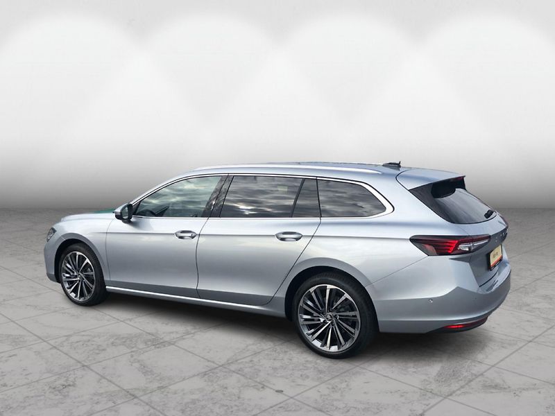 Škoda Superb Combi - fotka 7 z 30