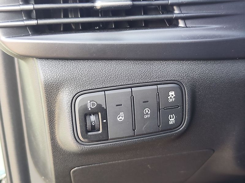 Hyundai i20 1.2i/58kW Smart - fotka 27 z 30