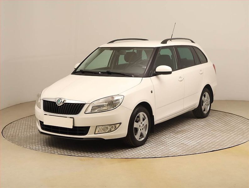 Škoda Fabia (2012) Ambiente 1.2 TSI, Eko.zaplacen - fotka 2 z 18