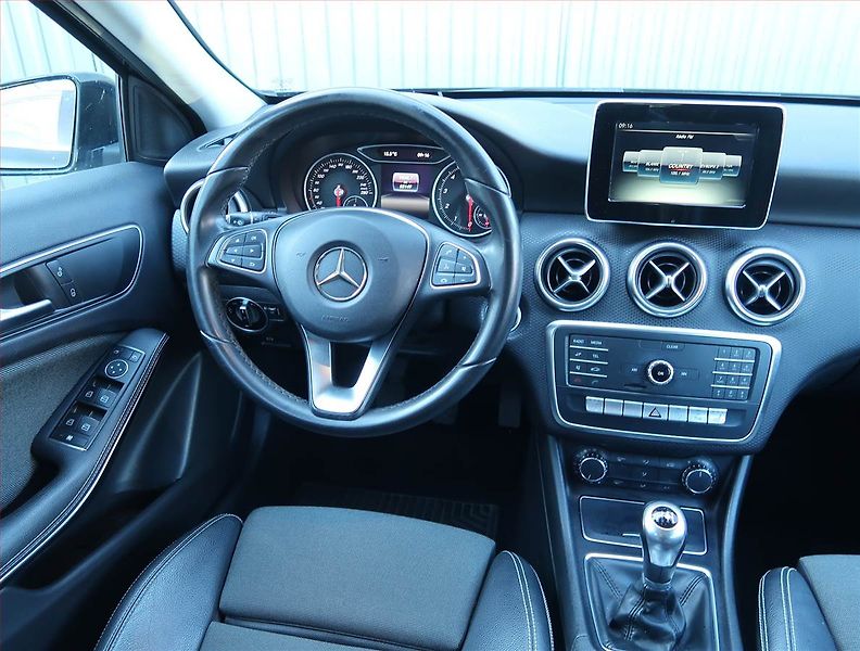 Mercedes-Benz Třídy A (2016) A 180, Serv.kniha, Kůže - fotka 7 z 15