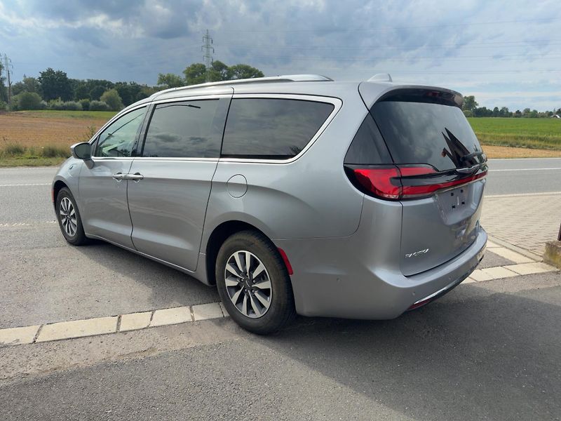 Chrysler Pacifica (2021) 3,6 Hybrid PlugIn Limited 2021 - fotka 3 z 21