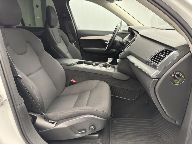 Volvo XC90 D5 AWD MOMENTUM PRO REZERVACE - fotka 26 z 50