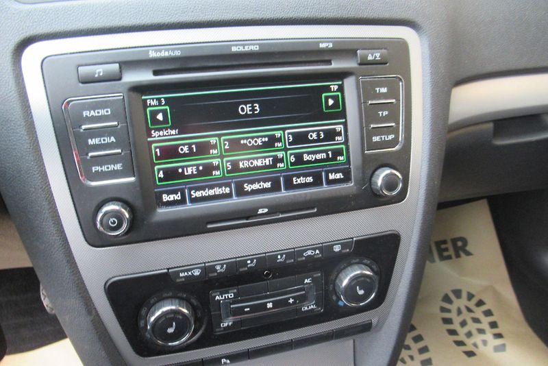 Škoda Octavia 2.0 TDI AUT. KLIMA  - fotka 10 z 14