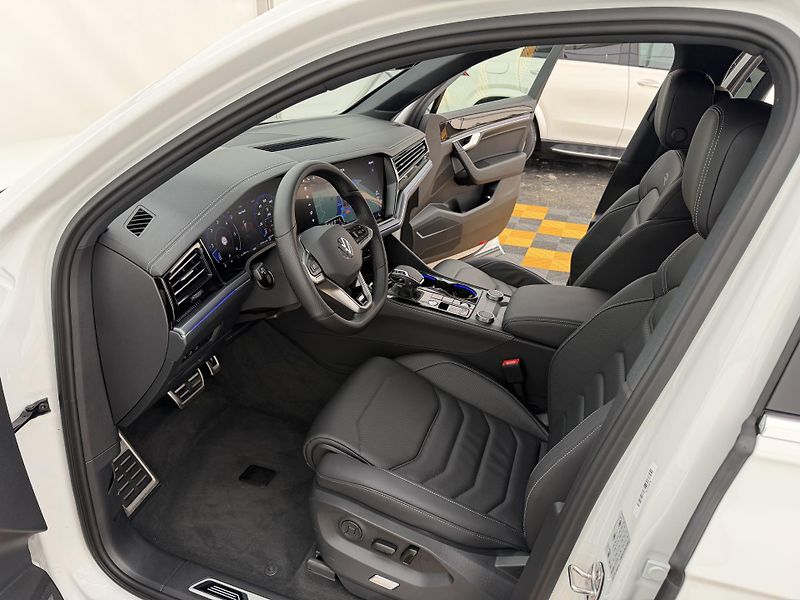 Volkswagen Touareg 3.0Tdi*1-MAJ*DPH*R-LINE*HUD* - fotka 8 z 49