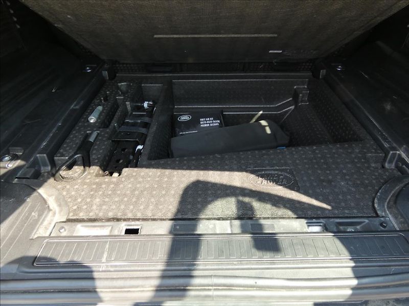 Land Rover Defender 2,0 D200 110,1.Maj, ČR, DPH - fotka 37 z 40