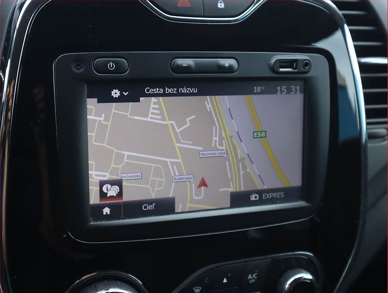 Renault Captur (2017) 0.9 TCe, Serv.kniha, Navi - fotka 13 z 19