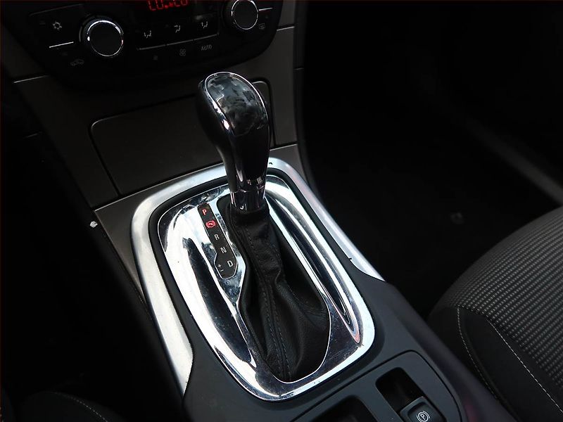 Opel Insignia (2012) 2.0 CDTI, 4X4, Automat - fotka 13 z 17